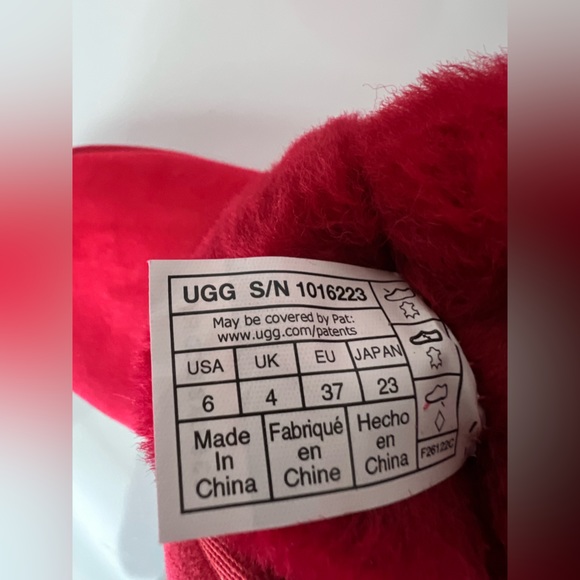 UGG Classic Short II Boot - Picture 4 of 5